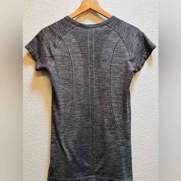 Lululemon Swiftly Tech Short-Sleeve Shirt Size 10 Gray - Picture 3 of 5